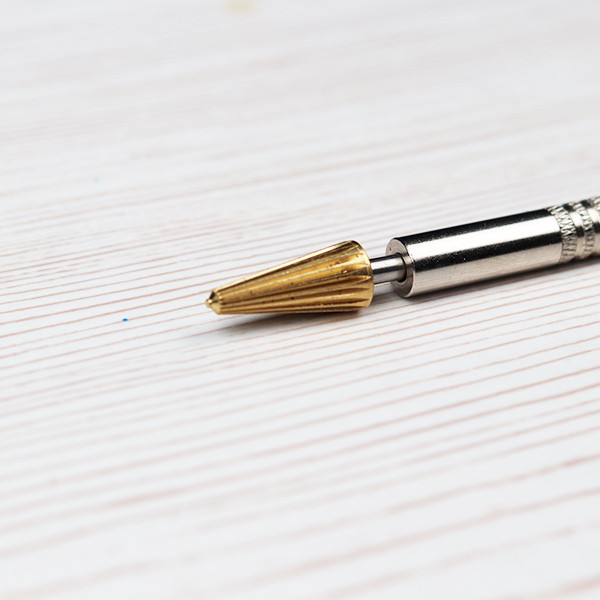 Edge paint pen applicator